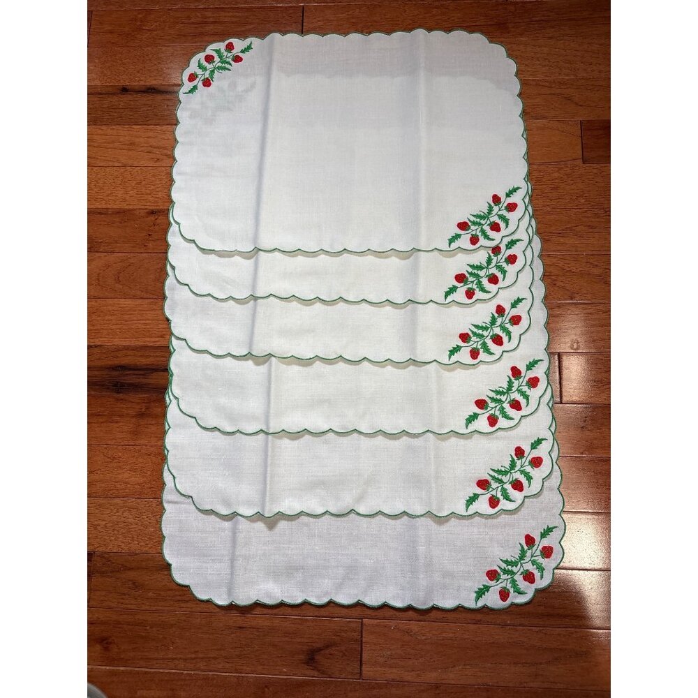 Veloses Gift Shop Strawberry Embroidered Placemats Set 5 17x12 White Poly Vtg